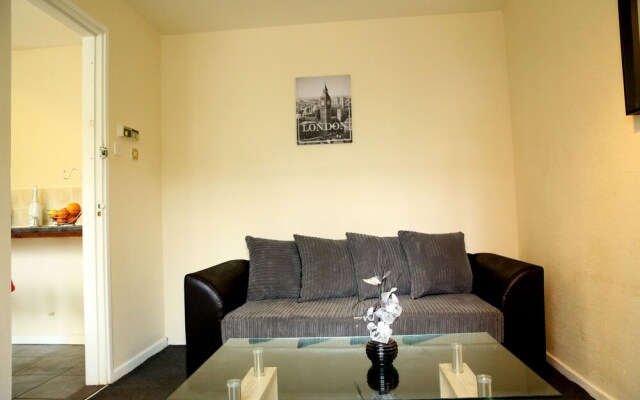 Central Luton Cozy Home