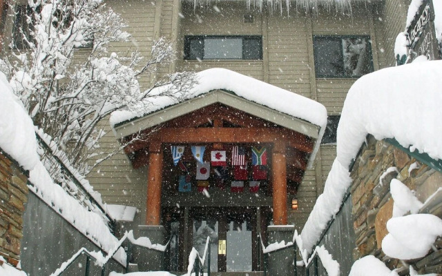 Snow Flower 130 2 Bedroom Condo by Redawning