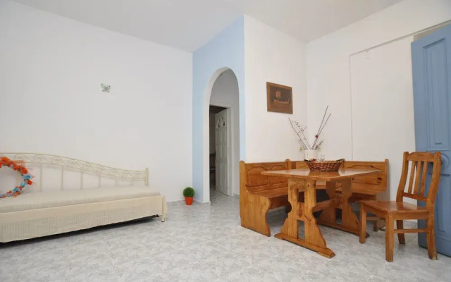 Manos Syros Rooms & Apartments