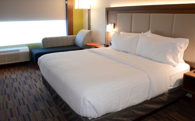 Holiday Inn Express & Suites Pittsburgh - Monroeville, an IHG Hotel