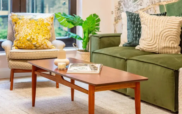 Spacious 2BR House by Madame Tussauds