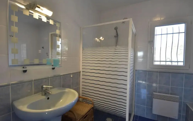 Air-conditioned villa with heated pool, guesthouse and stunning views