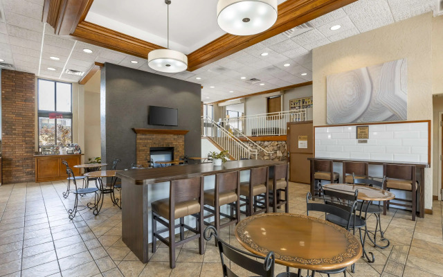 Best Western Plus Landing View Inn & Suites