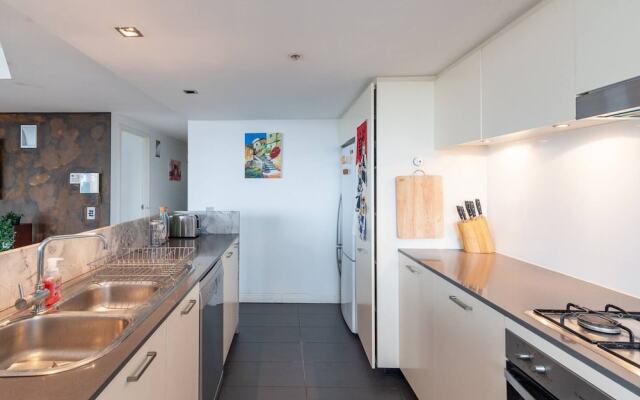 Spacious 2 Bedroom Flat In Wolli Creek