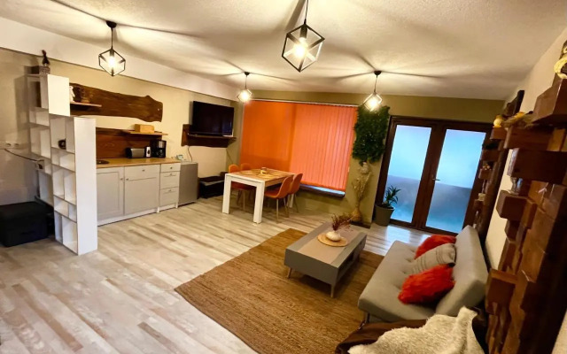 Roots Apartment 2