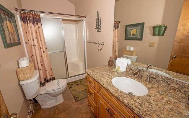 3407 Pine Hill 2 Bedroom Home by RedAwning