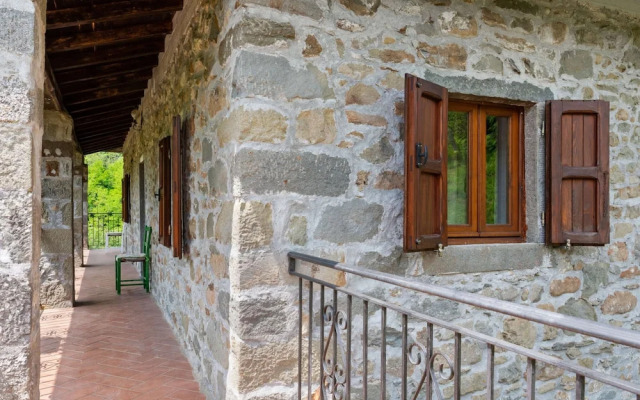Apartment in Fosciandora With Pool