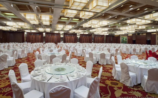 Hangzhou Haiwaihai Crown Hotel