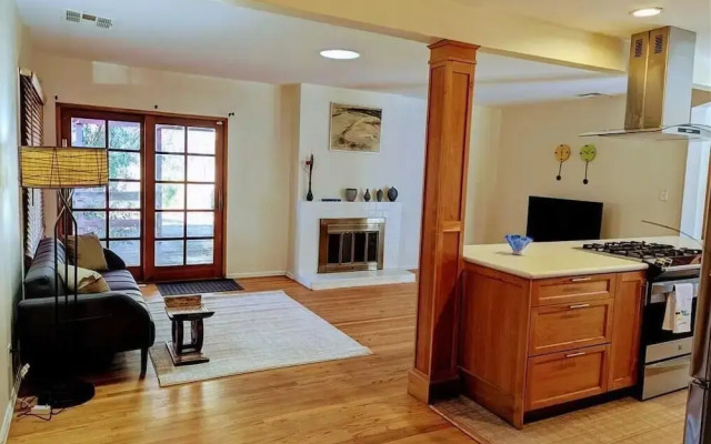 Convinient Location in Los Angeles