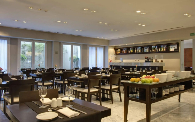 Broadway Hotel & Suites