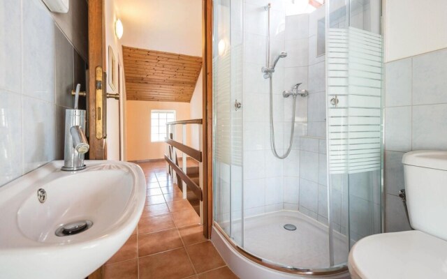 Amazing Home in Liznjan With 4 Bedrooms, Wifi and Outdoor Swimming Pool