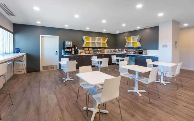 Microtel Inn & Suites Montreal Airport-Dorval QC