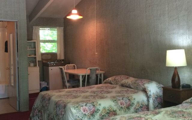 Tunnel Lake Trading Post & Motel