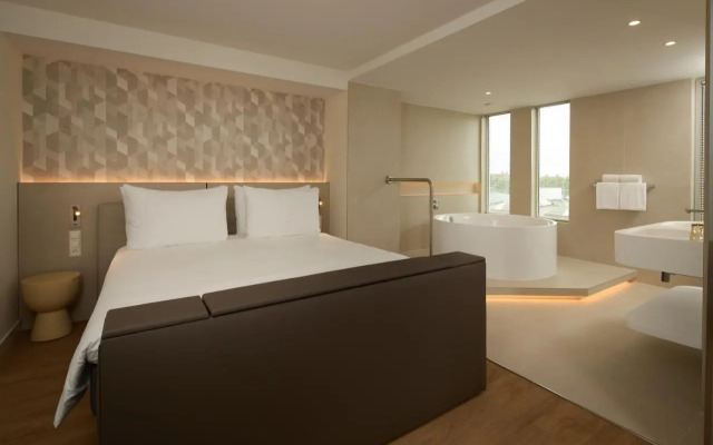 Golden Tulip Amsterdam Art