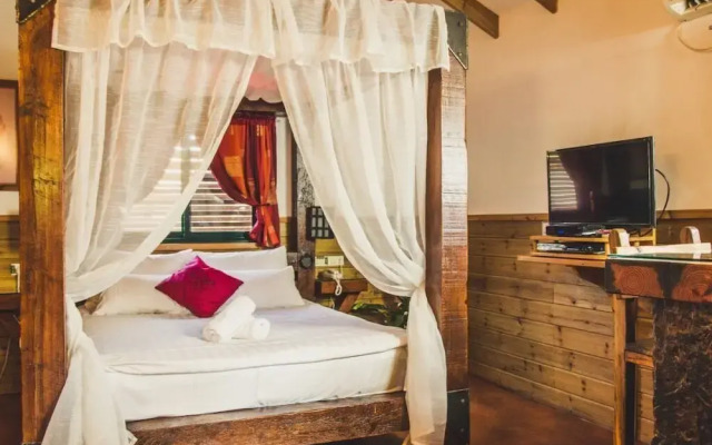 Neve Bar boutique hotel in the village