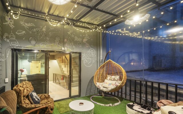 Sloth Hostel Don Mueang