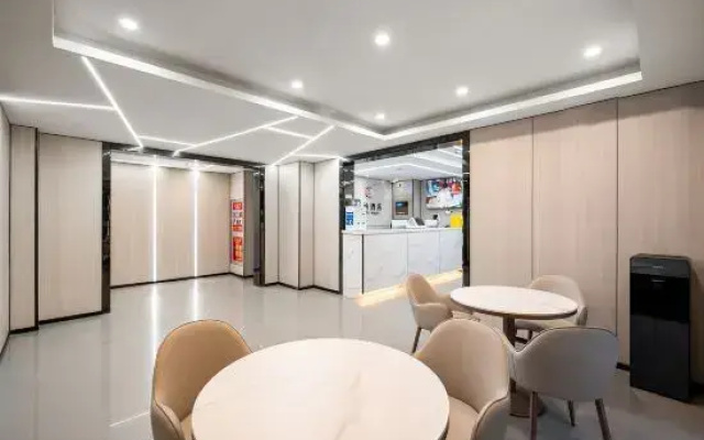 Guodi Hotel (Shanghai Hangtou Subway Station)