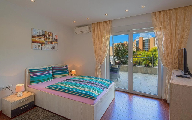 Montelux Apartments