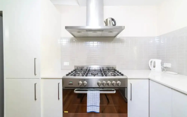 Renovated 3 Bedroom Home In Petrie Terrace