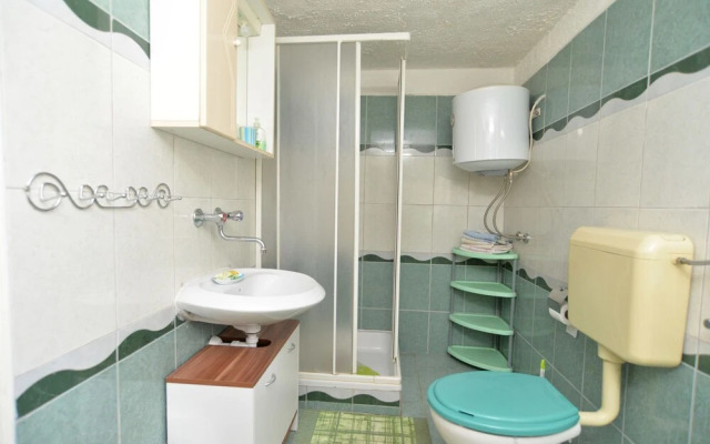 Apartment 498