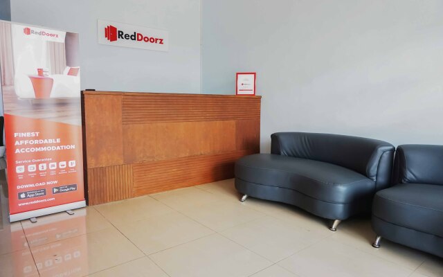 RedDoorz near Velodrome Malang 2