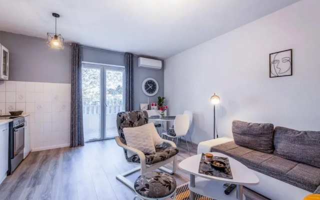 Dazzling Ponikvice Apartment With Balcony