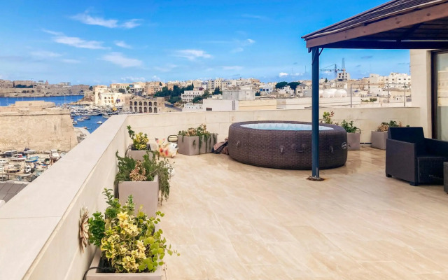 Valletta and Grand Harbour Lookout