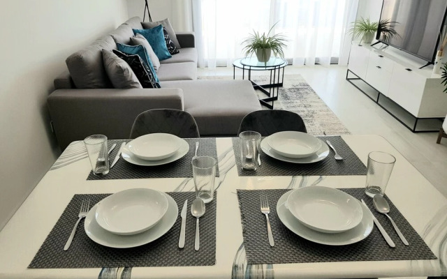 Contemporary two Bed, two Bath Apartment