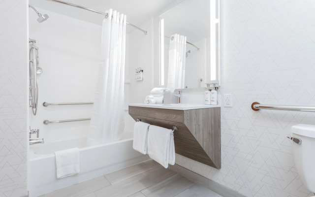 Holiday Inn Express & Suites Williamsburg by IHG