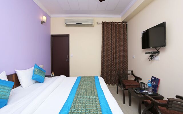 OYO 7578 Hotel Luck Residency