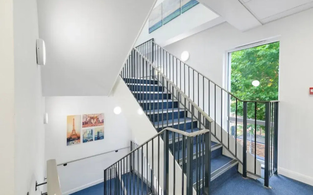 Town Center 2 bed Serviced Apartment 8