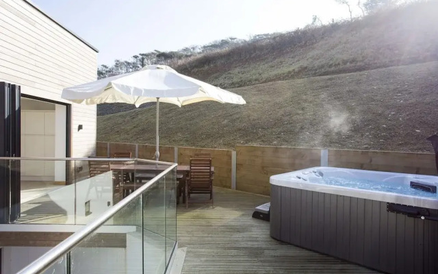4 bed beach house with hot tub