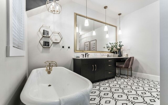 The Inn On Officers Garden