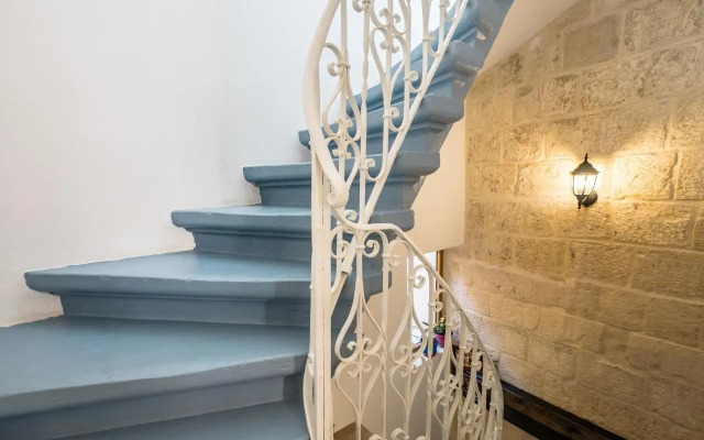 Kharmen A 1565s House with Seaviews