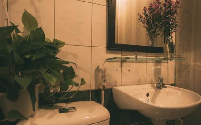 The Like Hostel & Cafe