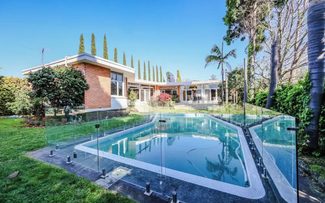 StayAU Spacious 6BR McKinnon Pool Home