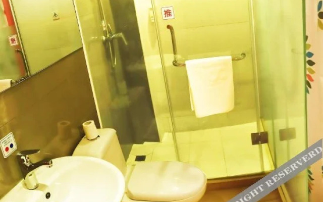 Yibai Chain Hotel (Nanjing Jiangning Wanda Plaza branch)