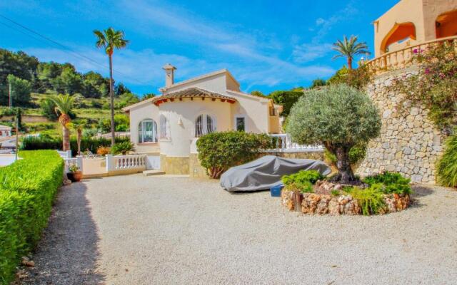 Alldo - hill side with private pool in Moraira