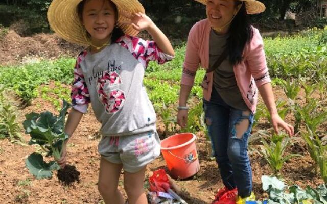 Snow Lion Riverside Resort