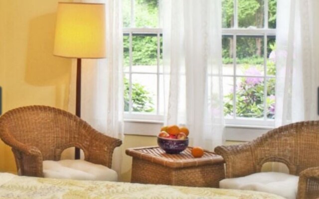 Woods Hole Passage Inn