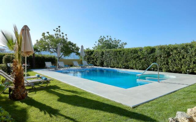 Castello Villa Daphnes - Private Pool & Whirlpool