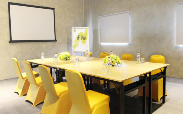 YELLO Hotel Jemursari Surabaya