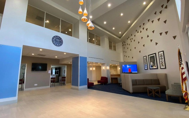 Holiday Inn Express & Suites Beaumont - Oak Valley by IHG