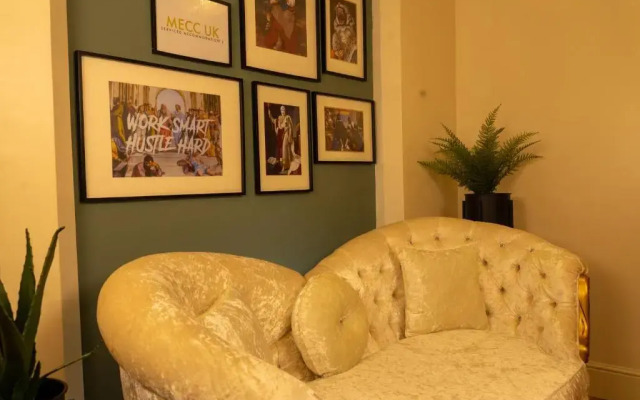 Luxury City Centre Getaway - Prime Location Sleeps 7!