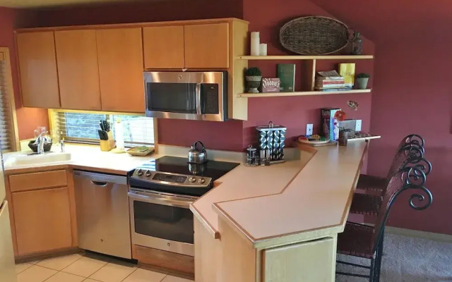 River Ridge 416a 2 Bedroom Condo by RedAwning