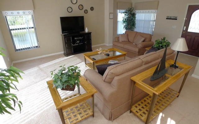 Lazy Breeze Holiday Home 4050