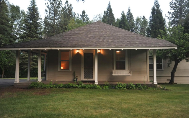 McCloud Hotel