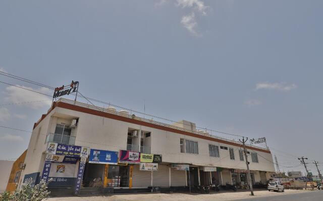 OYO 40092 Hotel Morry'z