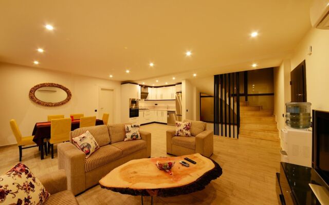 Villa Zeki by Akdenizvillam