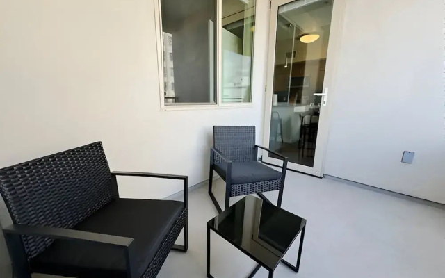 Stylish Getaway W Pool GYM Parking 10 Min to Cedar